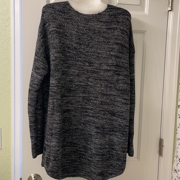 # H&M sweater . - Picture 3 of 10